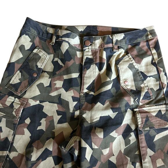 IT'S Camo Cargo Pants 14W Wide Leg Tie Ankle Pockets Green Black Brown - Picture 6 of 10